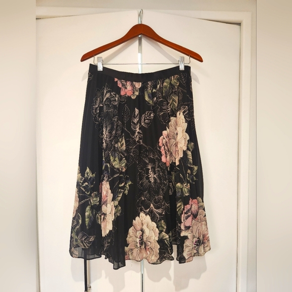 Skirt - Picture 1 of 3